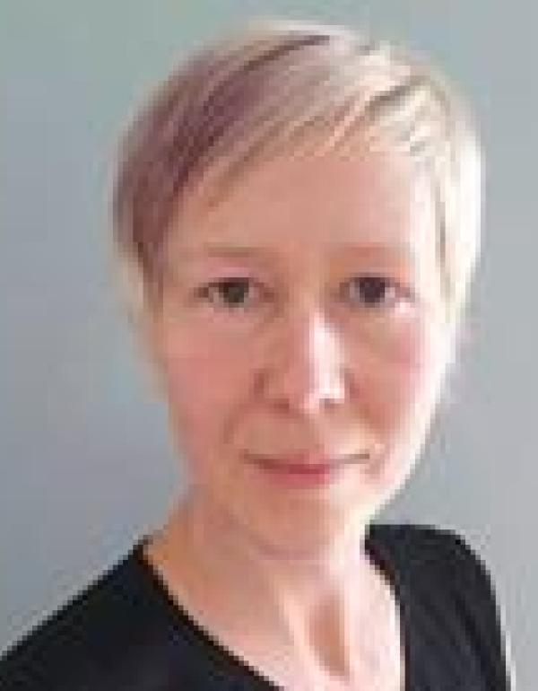 Dr.  Nadia Knarr