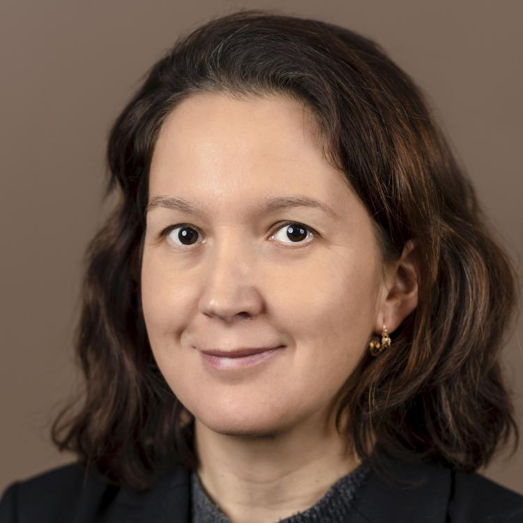 Dr.  Sarah Funnell