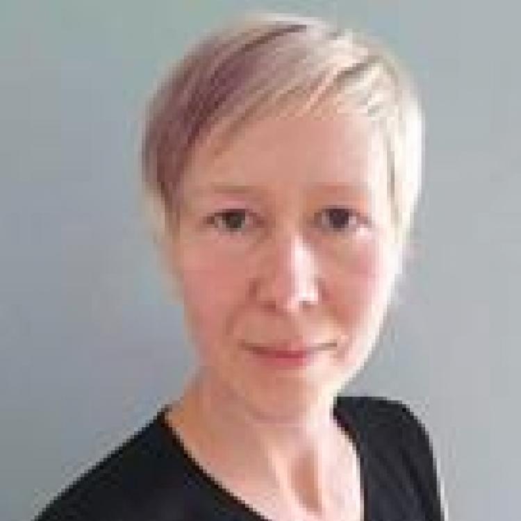 Dr.  Nadia Knarr